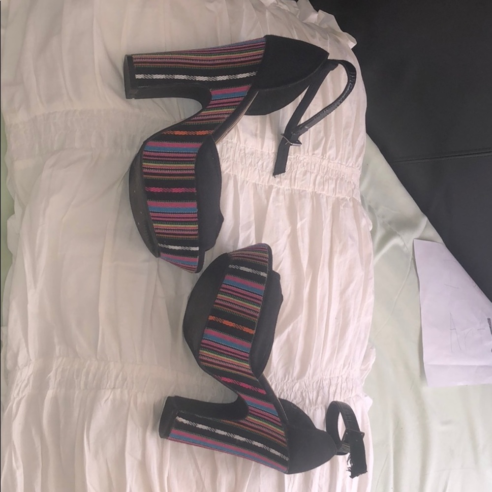 Refresh platforms black and color hers